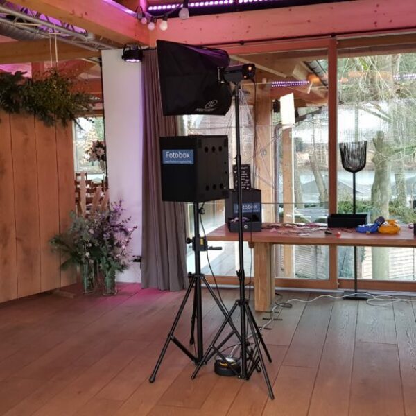 Fotobox inkl. Studioblitz und Accessoires